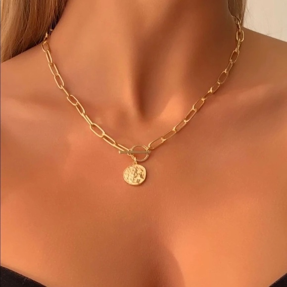 Jewelry - 4/$25 Gold Disc Pendant Necklace